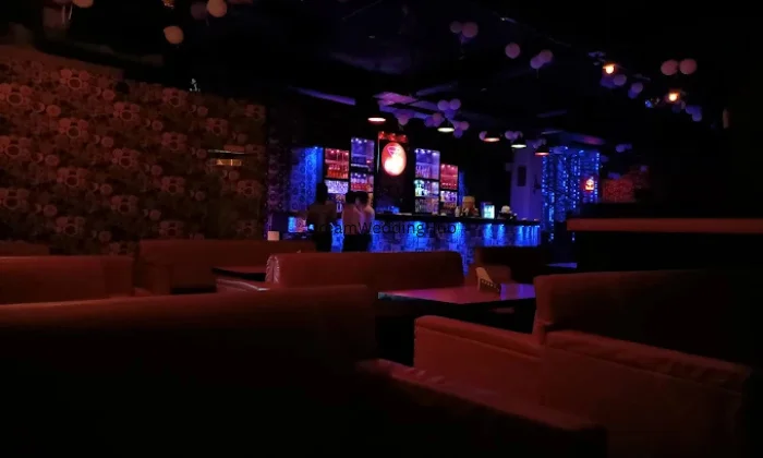 COCKTAIL THE PREMIUM LOUNGE